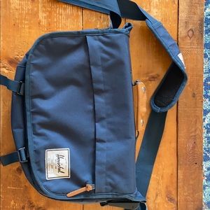 Herschel Messenger Bag
